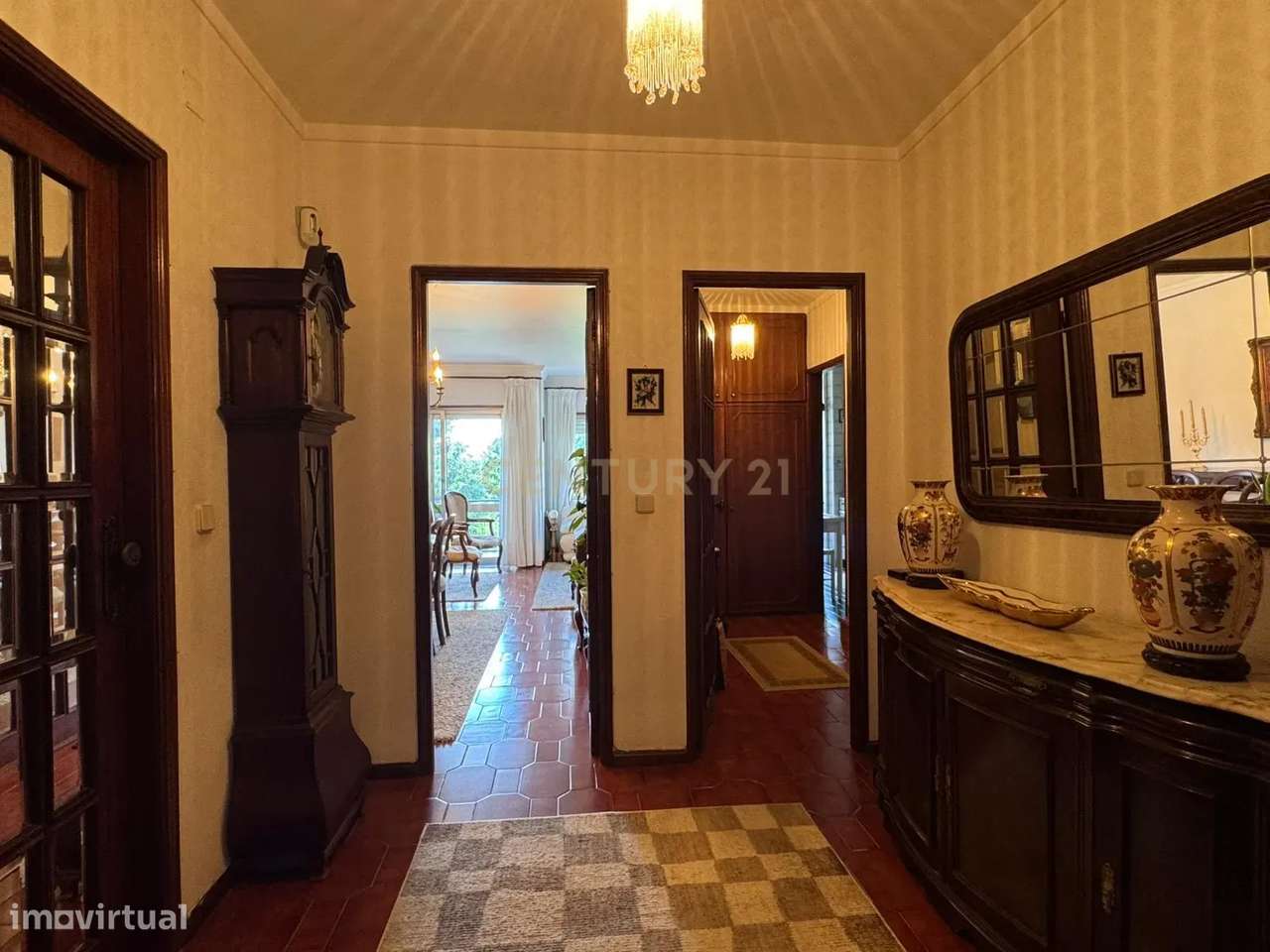 APARTAMENTO T4 DUPLEX NA PRAÇA PEDRA VERDE - ALDOAR-7