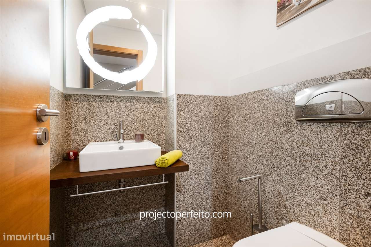 Moradia de tipologia T4+1 para venda em Perosinho, Vila Nova de Gaia-8