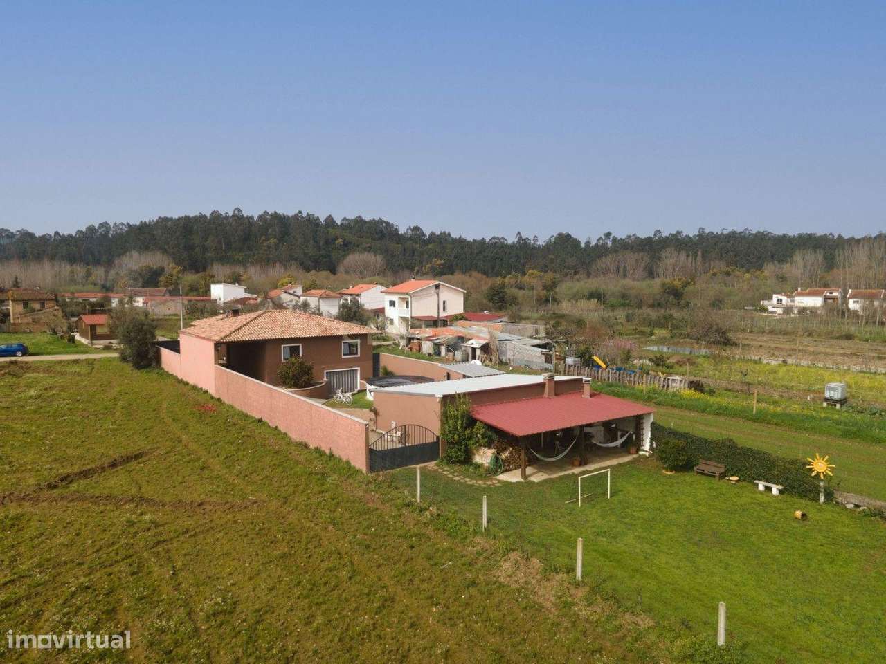 Moradia T3 terréa em bom estado com piscina,jardim,anexo,arrumação,qui - Grande imagem: 5/52