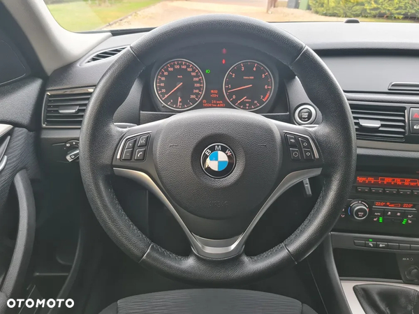 BMW X1 sDrive18i - 18