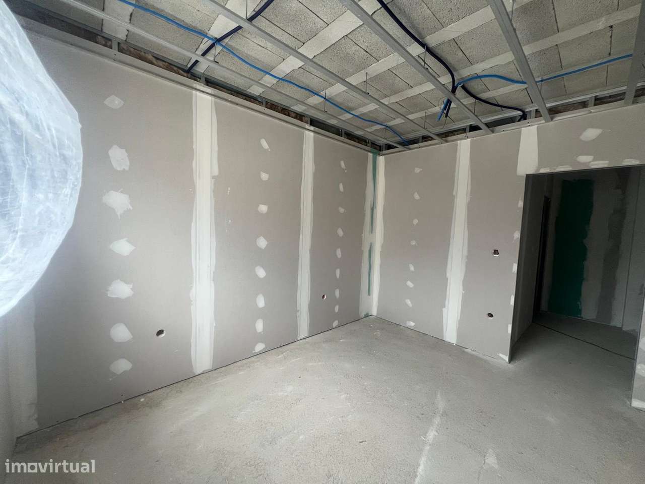 Moradia T4 em Fase Final de Construção com Piscina — Centro de Chaves-24