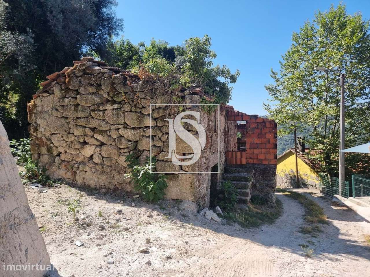 Moradia Em Pedra Para Restauro-22