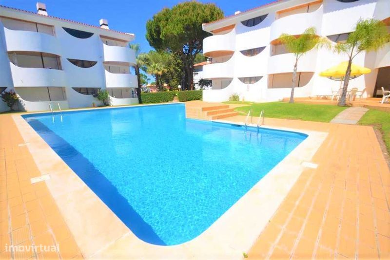 Outubro a Maio Vilamoura com piscina,wifi,churrasqueira - Grande imagem: 1/12