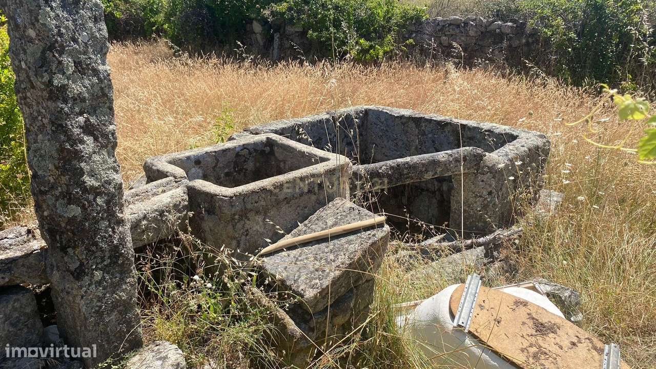 Terreno rústico com casa de xisto, Escalos de Baixo| Castelo Branco - Grande imagem: 2/14