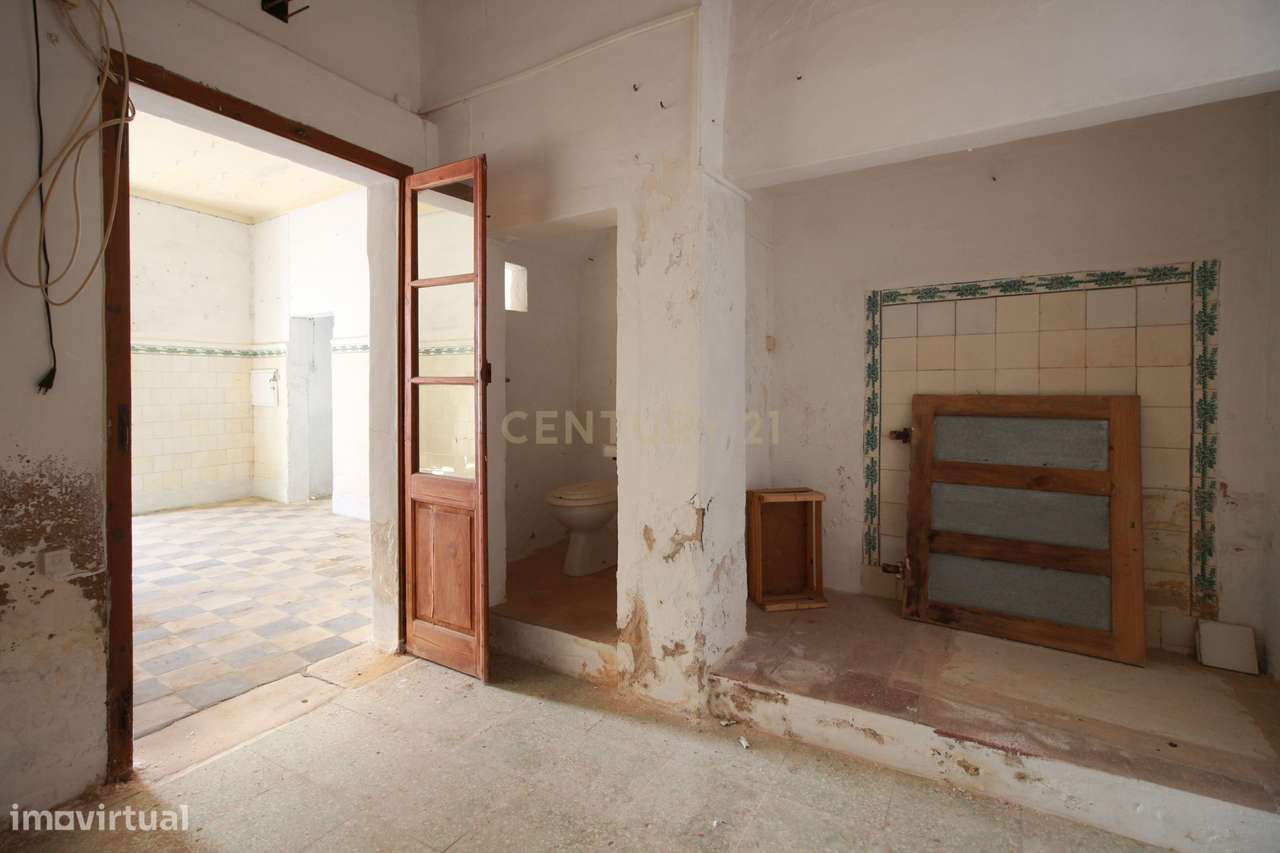 Apartamento e arrumos para venda em Borba-6