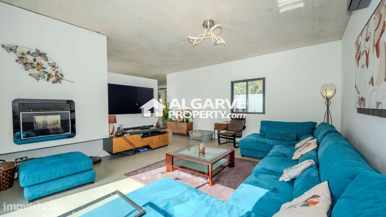 Moderna Moradia T4 com Piscina e Jardim em Almancil-25