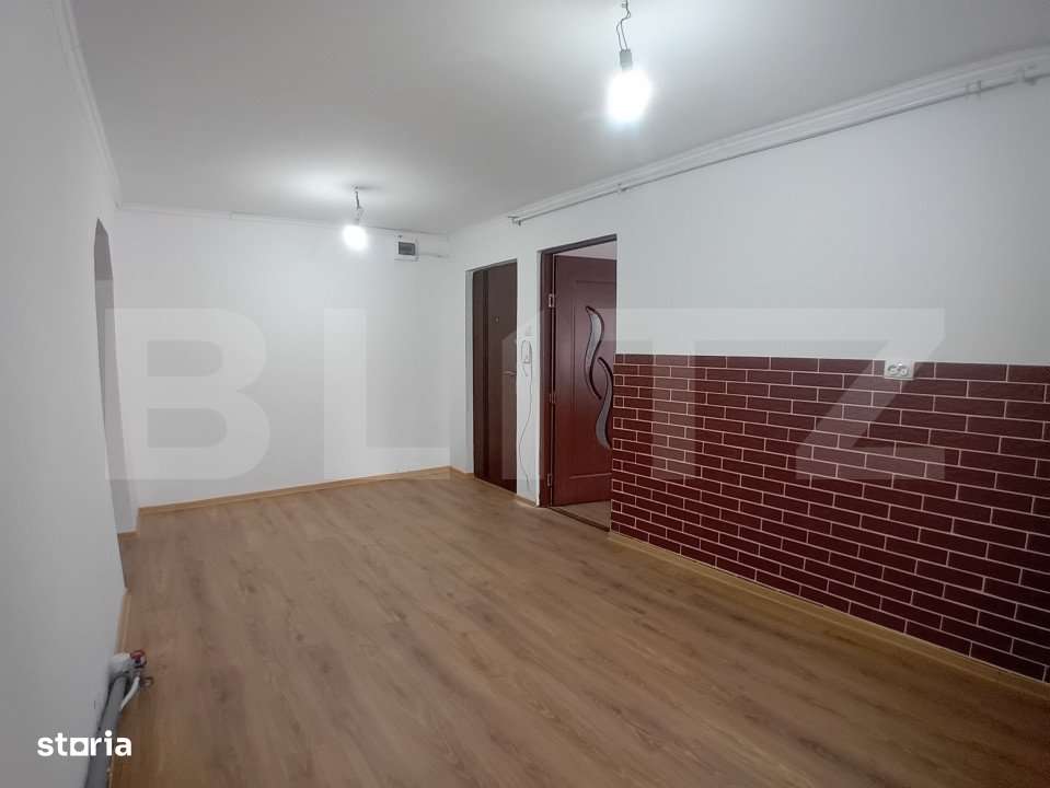 Apartament renovat cu 2 camere decomandate si garaj in Dumbrava Nord Z - Imagine principală: 4/18