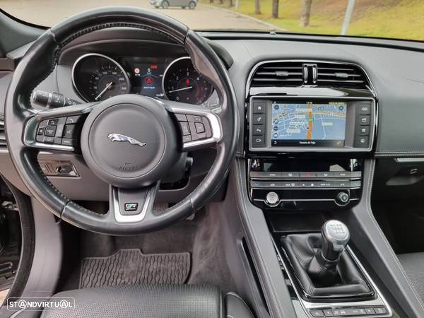 Jaguar F-Pace 2.0 i4D R-Sport - 15