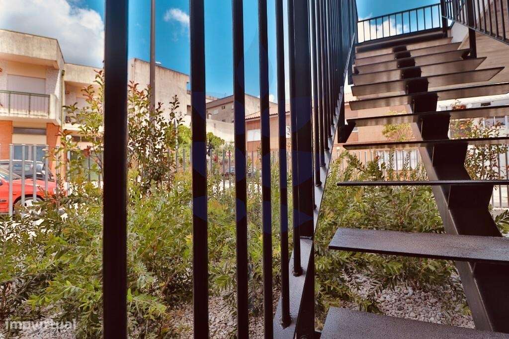 Vende-se T3 Duplex - Condominio Fechado - Como Novo - Empreendimento V-43