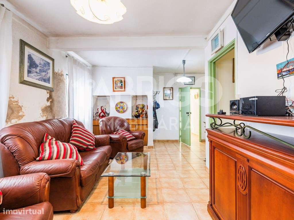 Moradia T3 Central, Oportunidade de Reabilitação (Para venda ao abr... - Grande imagem: 2/24