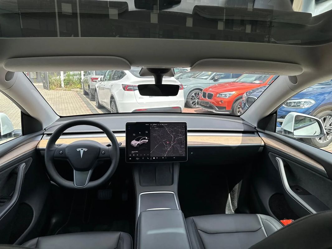 Tesla Model Y Long Range Dual Motor AWD - 5