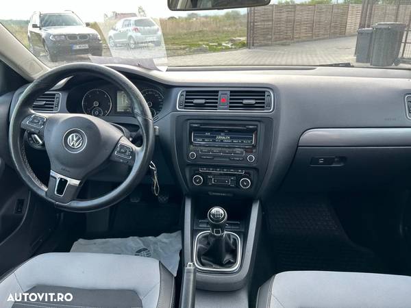 Volkswagen Jetta 2.0 TDI Comfortline - 6