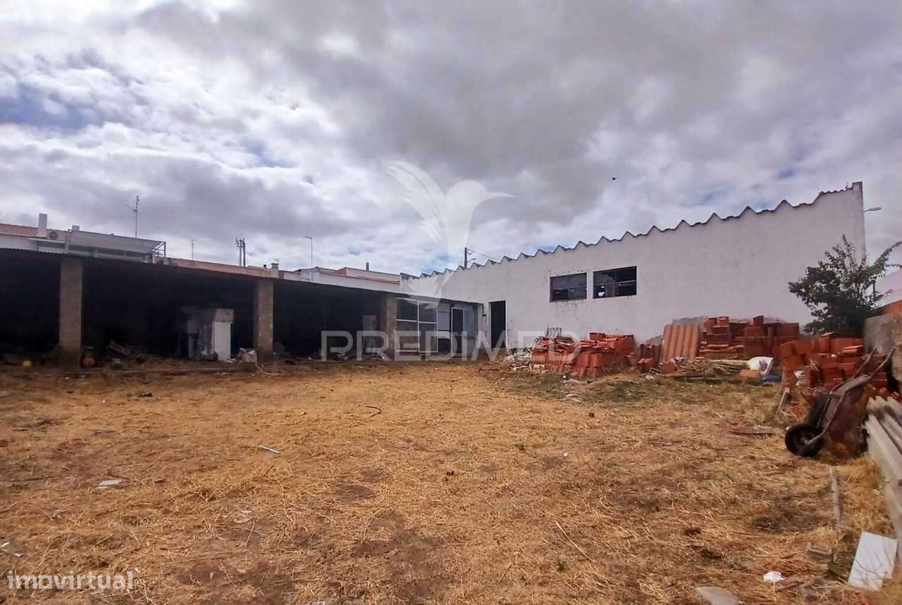Armazém em terreno de 1024m2 a 10 minutos de Beja - Grande imagem: 3/16