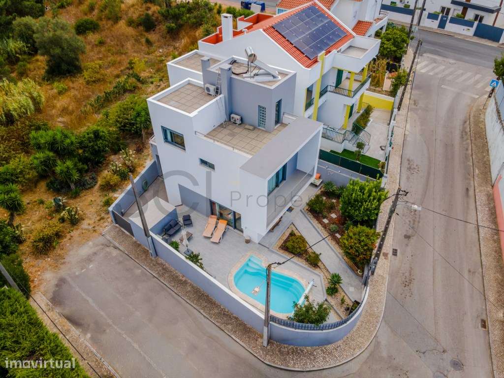Moradia com piscina nas Quintinhas-52