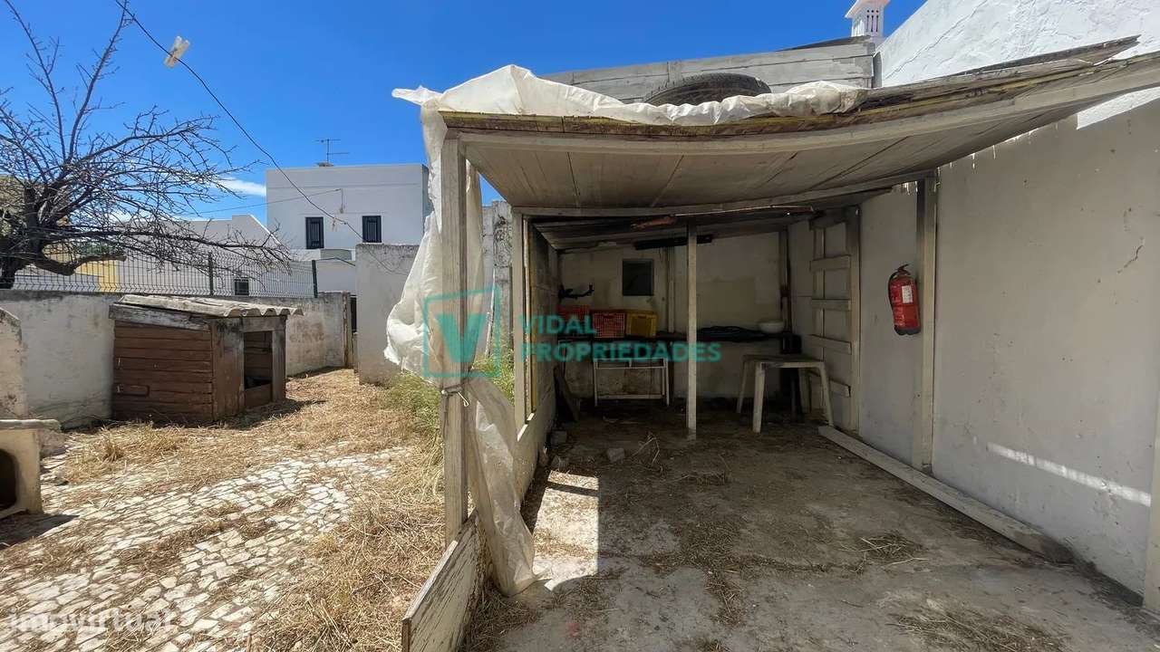 T2 em banda com garagem, jardim e terraço em Faro-22