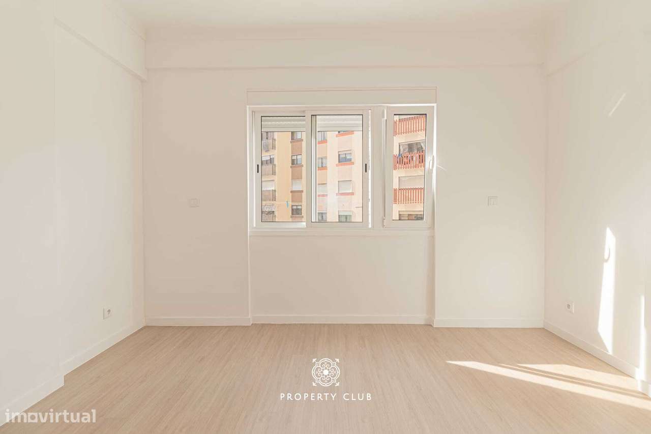 Apartamento T3 em fase de remodelação em Queluz-26