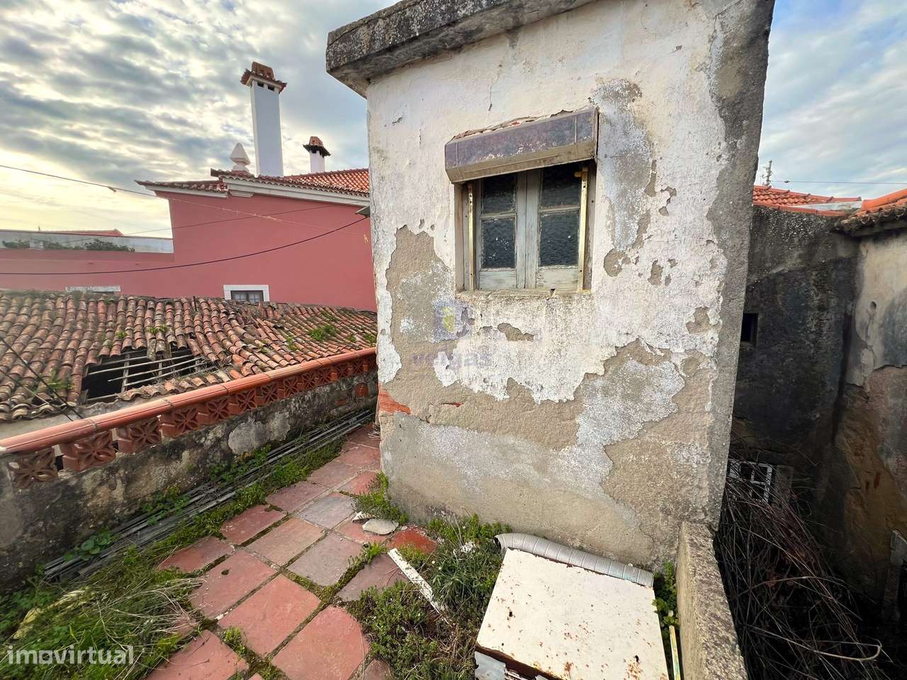 Baixa de Preço !!!! Villa para Recuperação na Labrujeira - Ventosa - A-32
