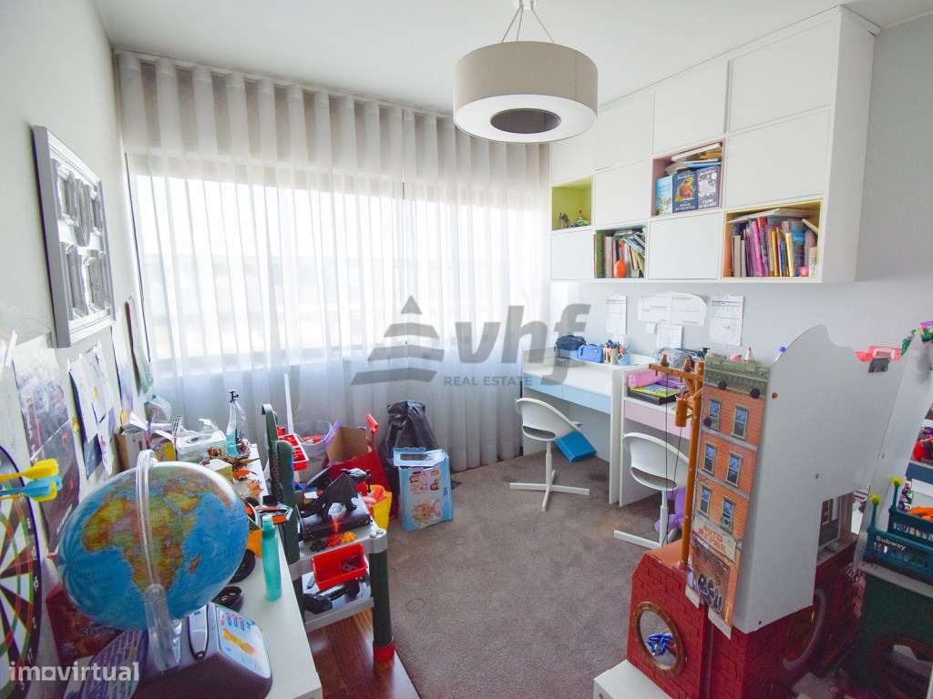 Apartamento T5 localizado no condomínio Jardim das Camélias - Gaia/...-18