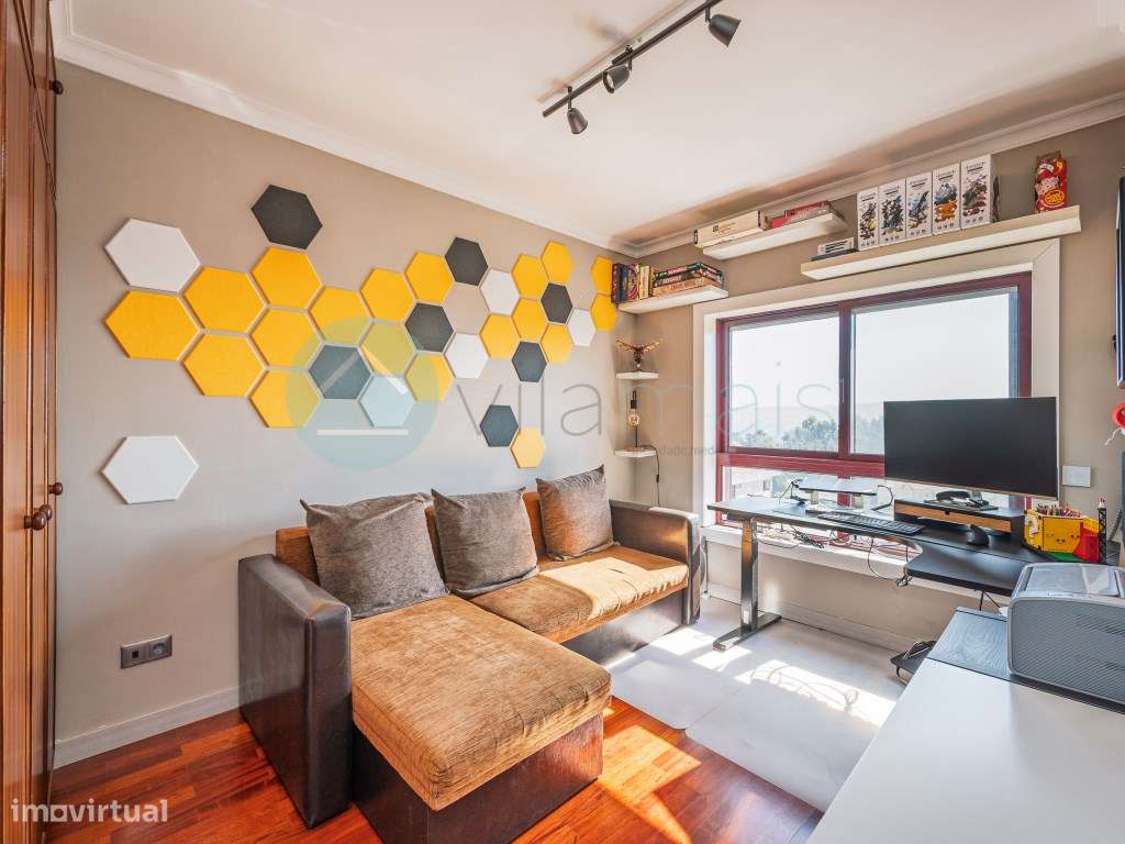 T2 à Venda na Areosa, Porto | Renovado, Garagem e Vista Mar-10