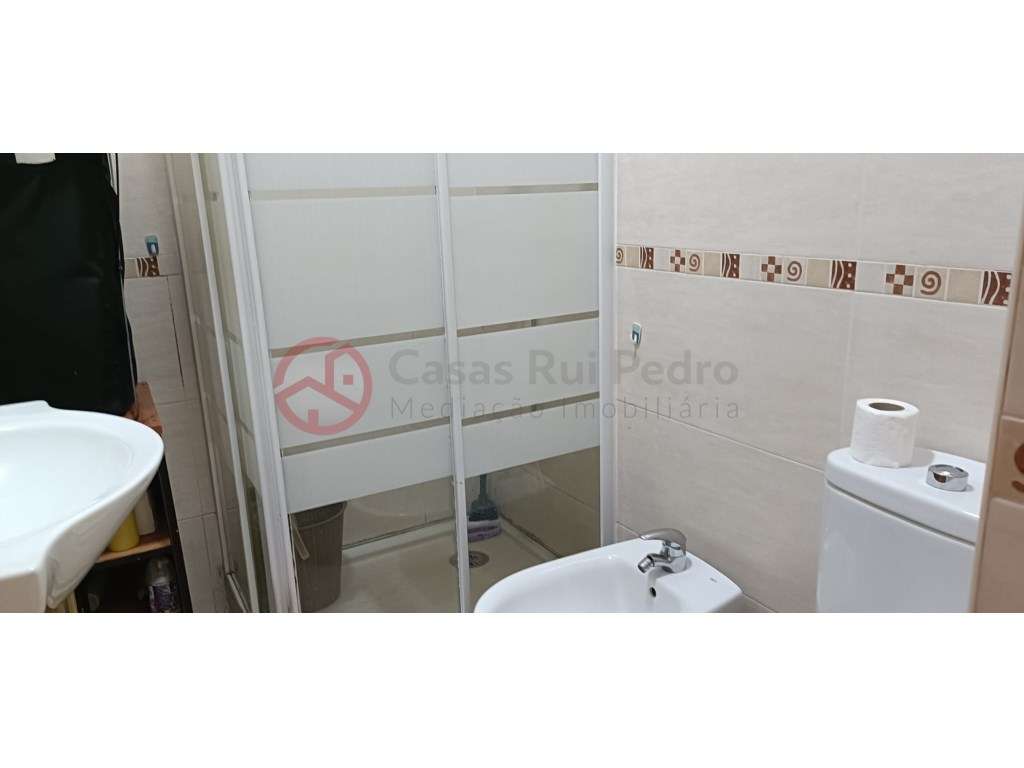 Excelente Apartamento T2 em Corroios-20