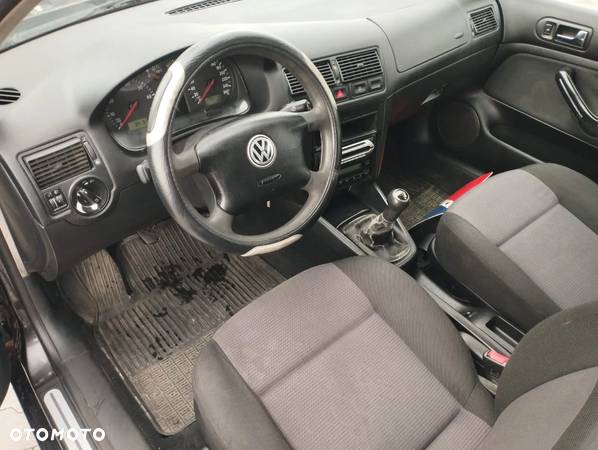 Volkswagen Golf - 8