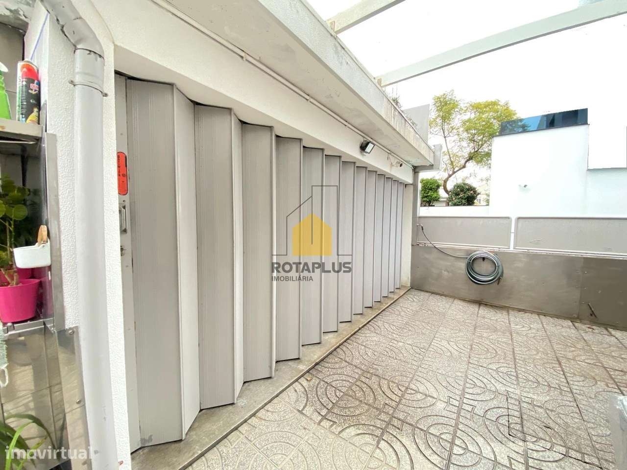 Moradia T4, Salão de Convívio e Excelente Localização-33