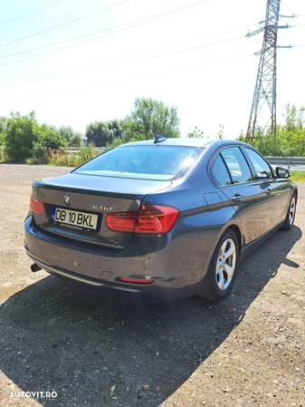 BMW Seria 3 320d EfficientDynamics Edition - 11