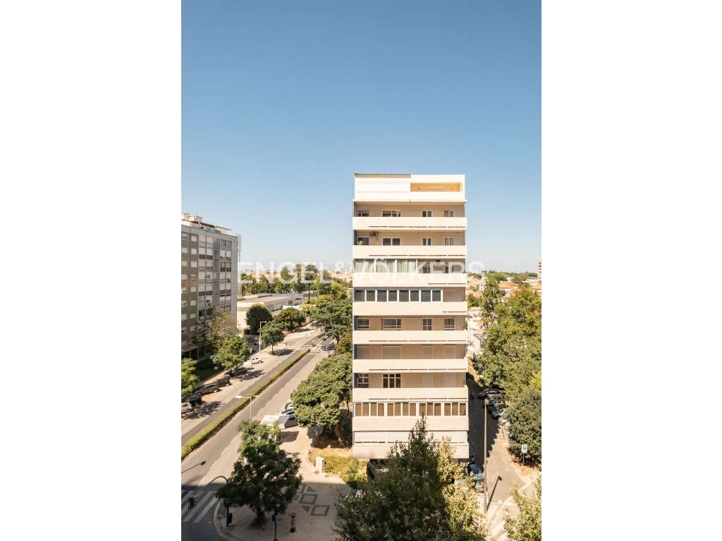 Apartamento com vista panorâmica em Alvalade-24