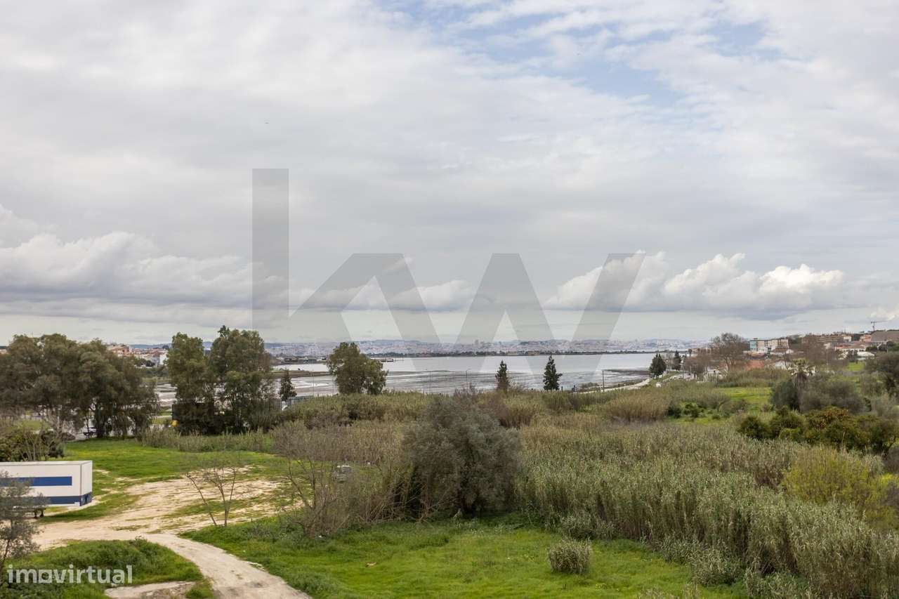 Apartamento T2 com duas frentes e vista rio na Torre da Marinha - Seix-16