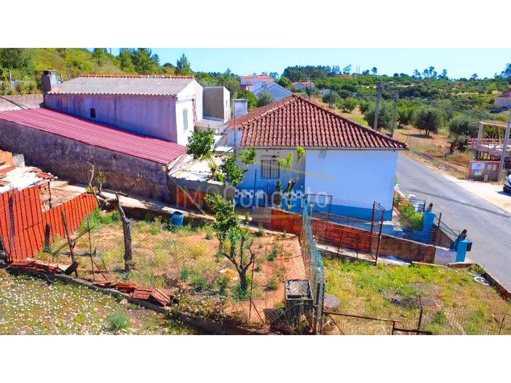 Moradia T3 com Anexos Independentes e Espaço Exterior-43