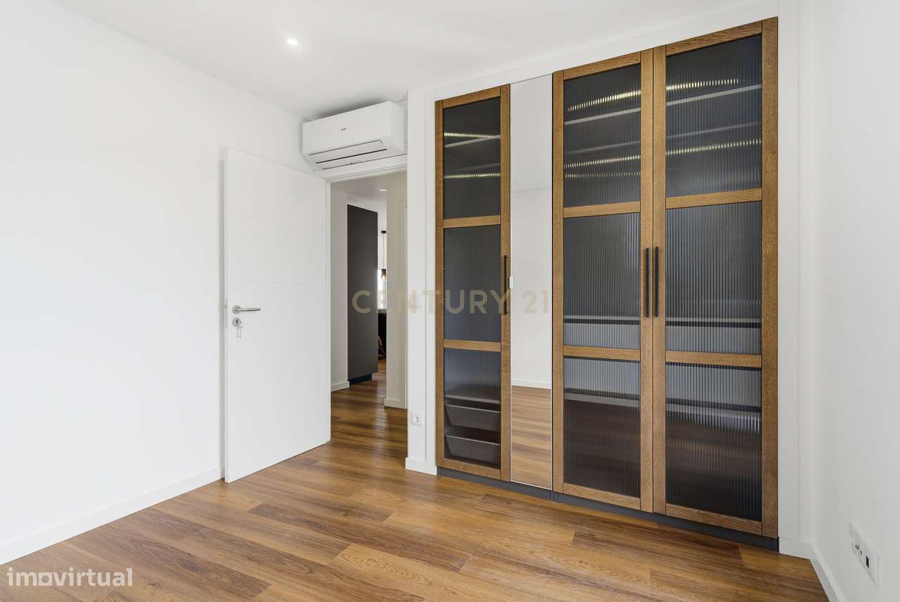 Moradia Renovada com Jardim, no Sarge-11