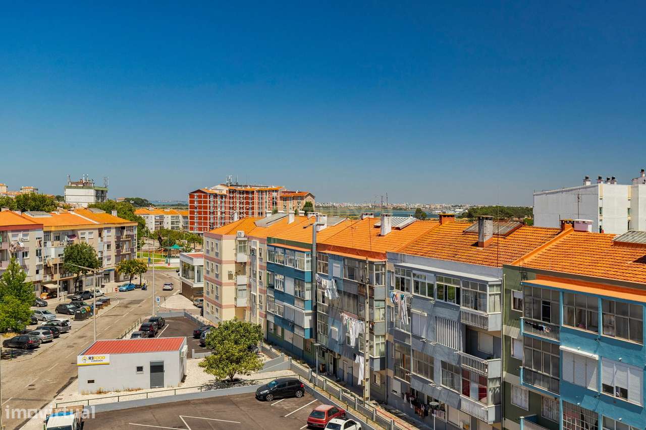Apartamento T2/3  remodelado com excelente luminosidade e varanda fech-22