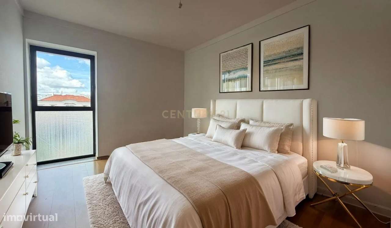 Apartamento T3 com Varanda, Arrecadação e Três Lugares de Parqueamento-10