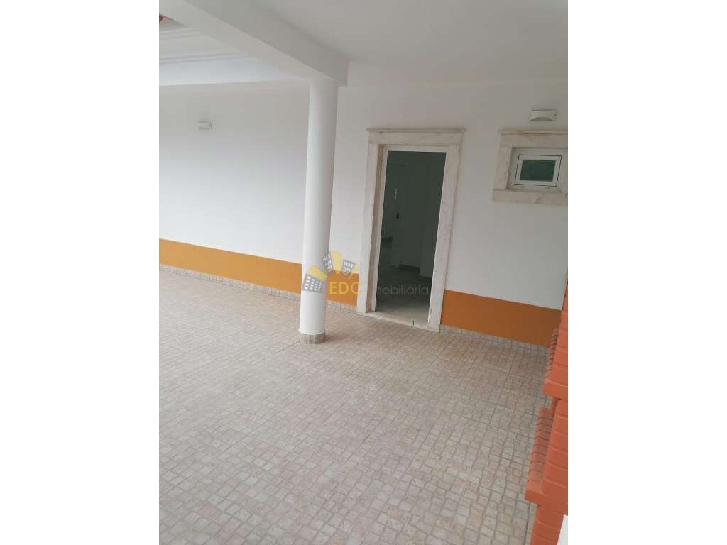 Moradia V3+1 Totalmente Remodelada no Centro da Ericeira e com vist...-11