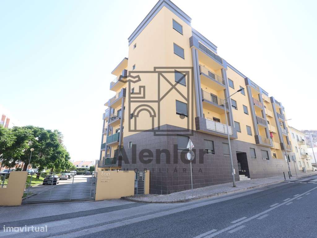T2 no Carregado - Condominio Fechado-34