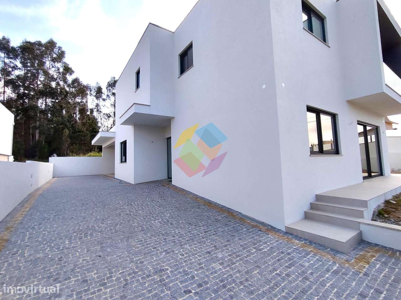 Magnífica Moradia T3 +1 em Stª. Maria da Feira-3