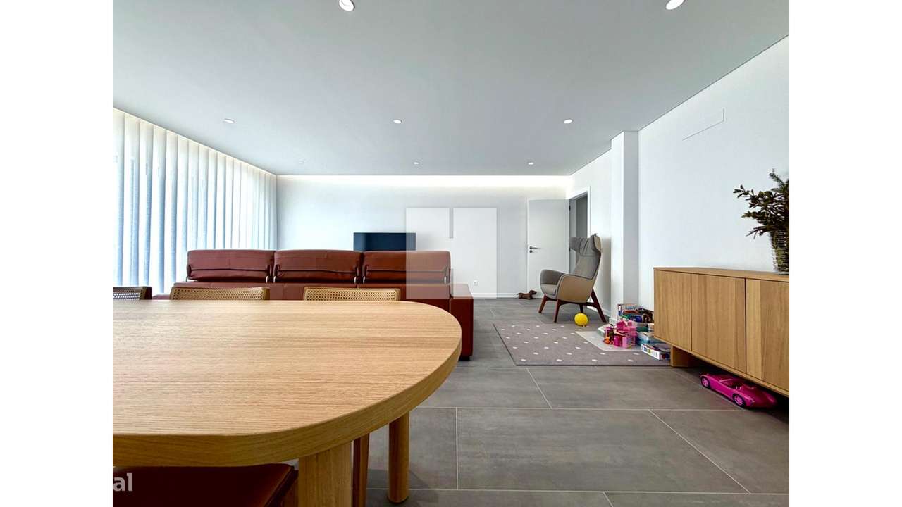 Moradia T4 Nova e Completa-20