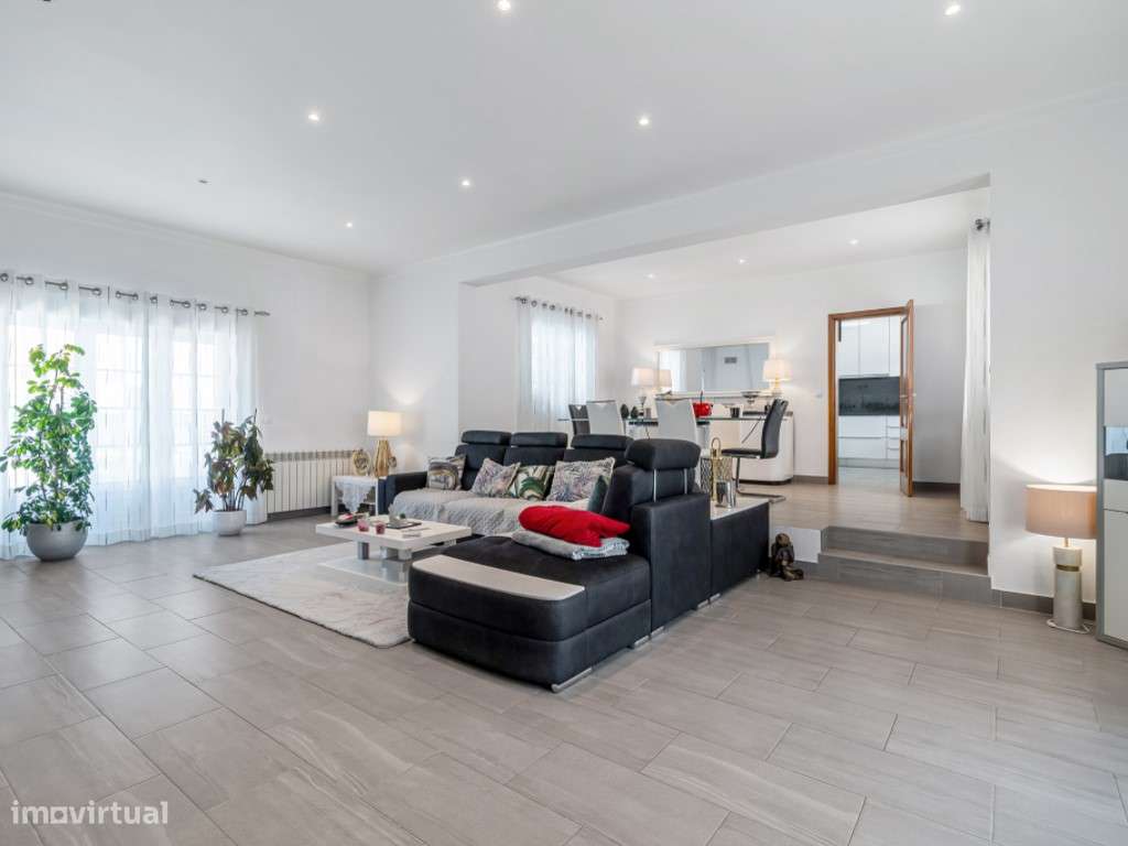 Moradia Térrea com Piscina Aquecida - Grande imagem: 2/42