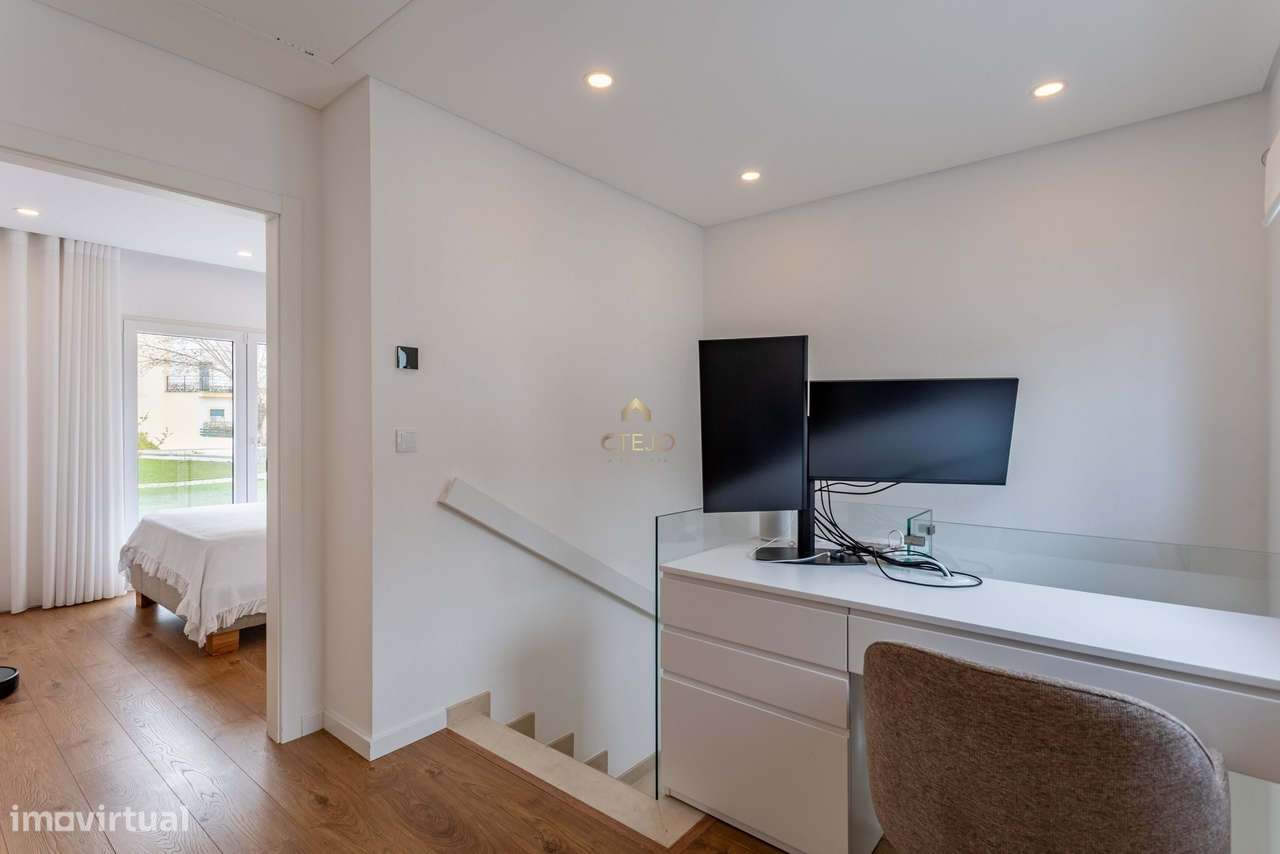 Moradia T2 Moderna com Pátio, Varanda e Chão Radiante – Bairro da Petr-22