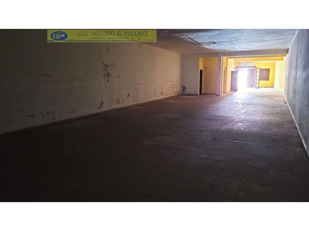Prédio Urbano de R/C, 1º, 2º andares para Comércio em Cartaxo-14