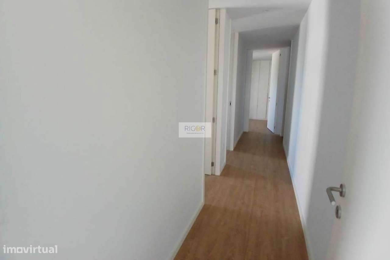 Apartamento T3 novo com varanda à Santa Rita, pronto a habitar-10