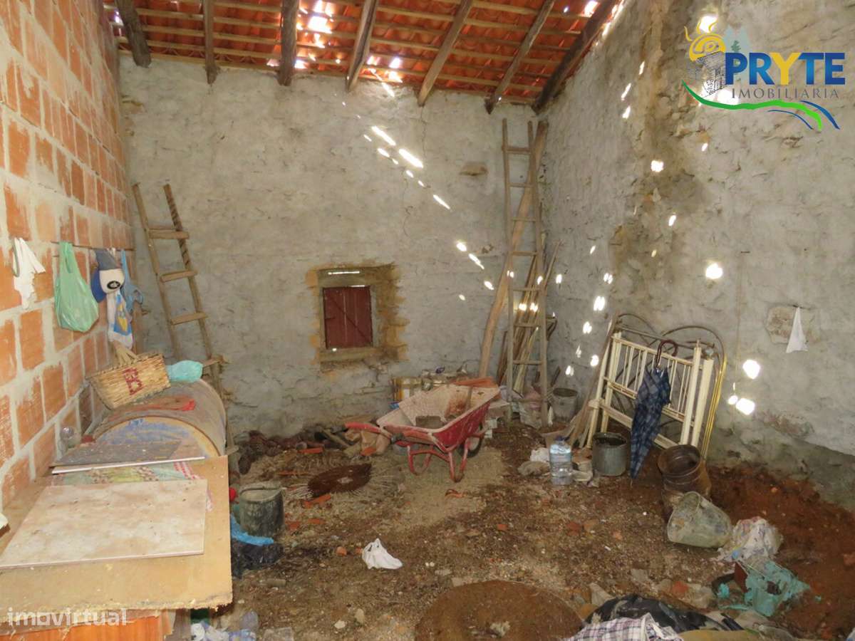 Refúgio minimalista em Sarzedas - A sua 'tiny hour' de pedra - Grande imagem: 4/15