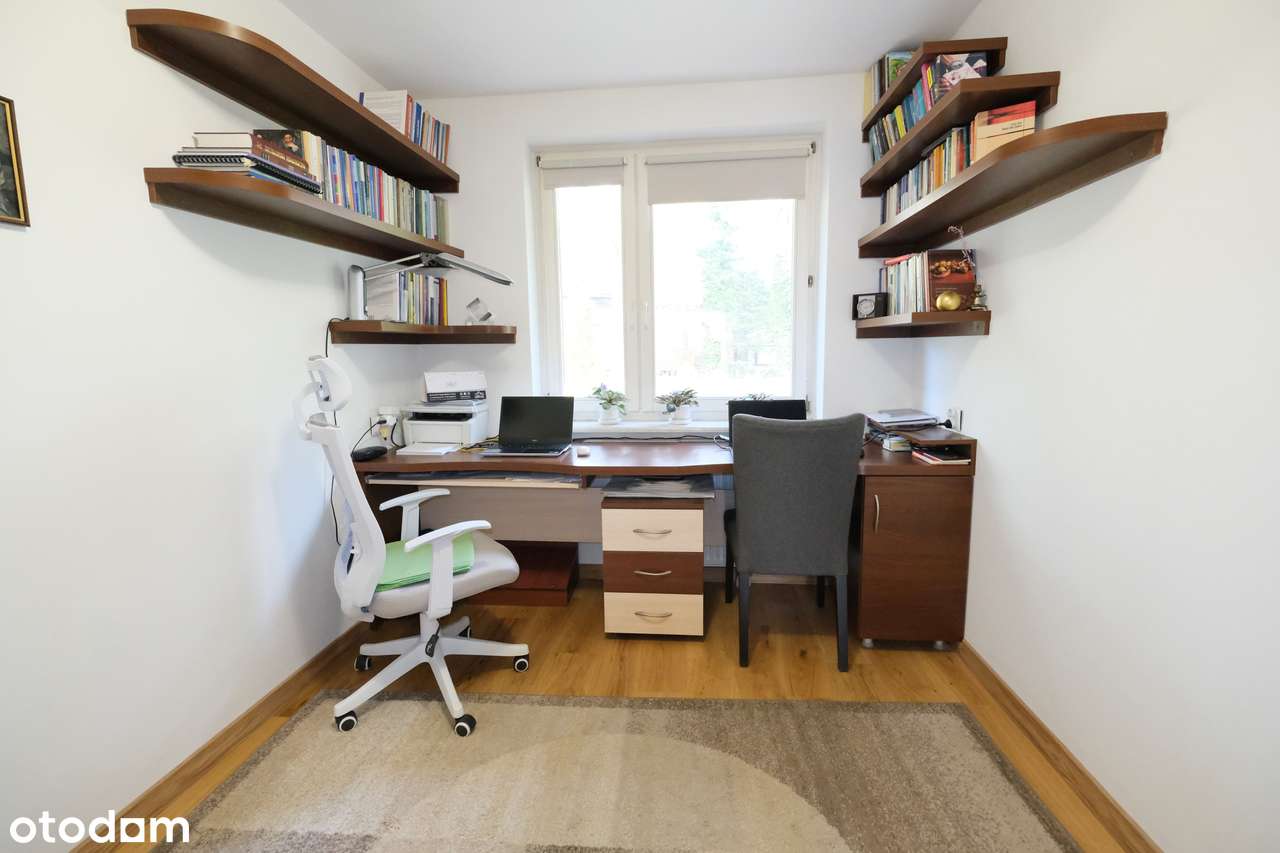 Klasyczny dom w zabudowie szeregowej na osiedlu Jaroszówka przy lesie-15