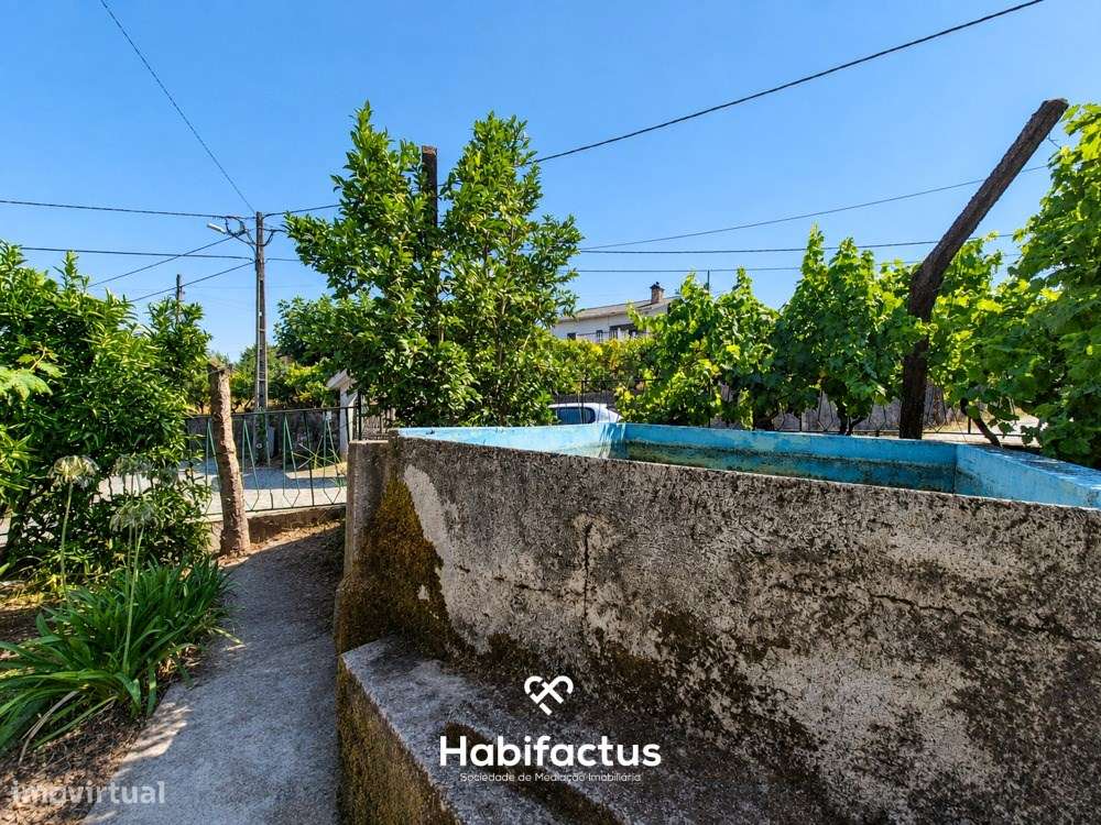 Moradia T3 para Remodelar em Bodiosa com Terreno-22
