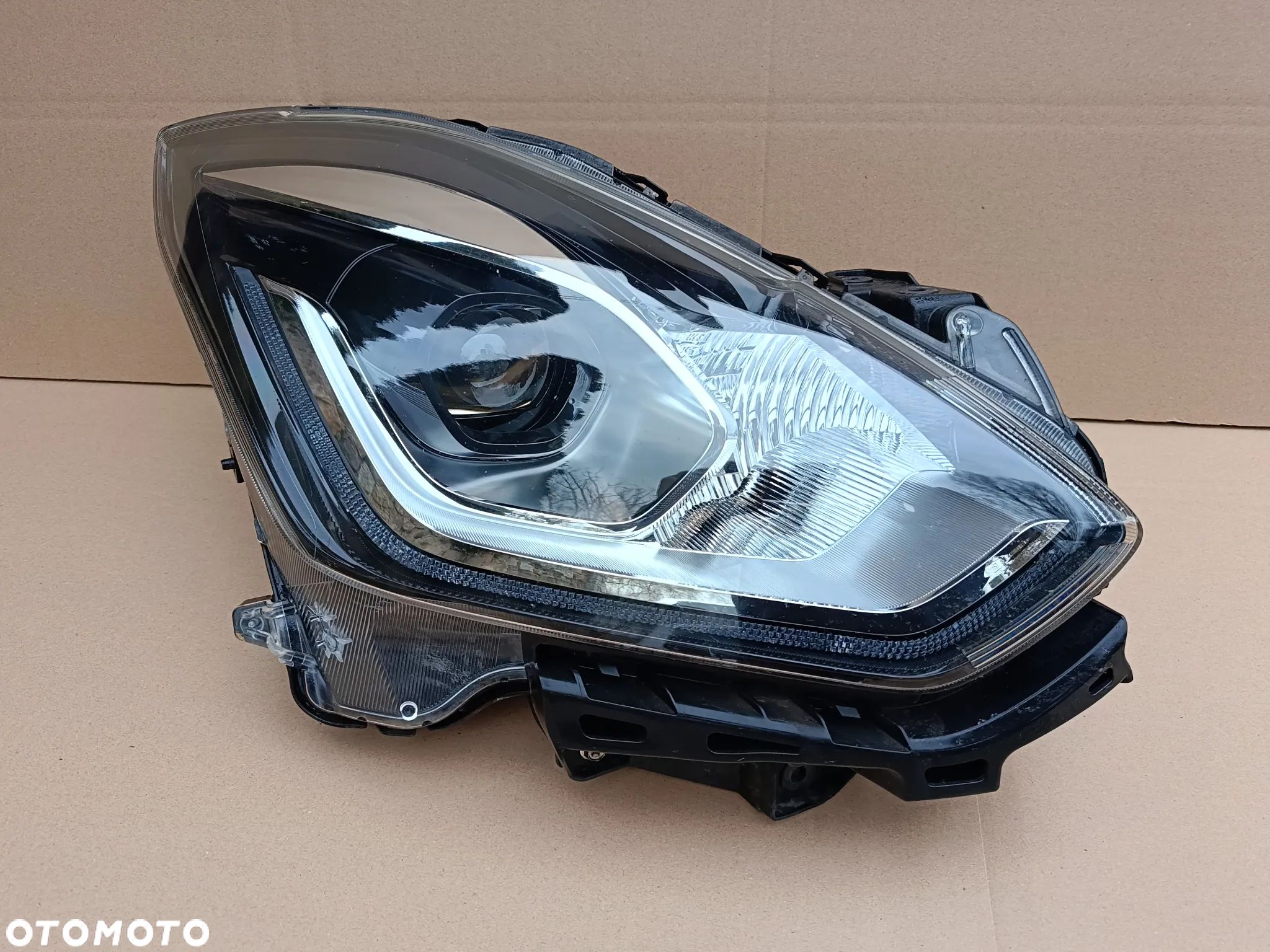 Full Led przedni prawy Suzuki Swift MK8 lampa W2966 - 1