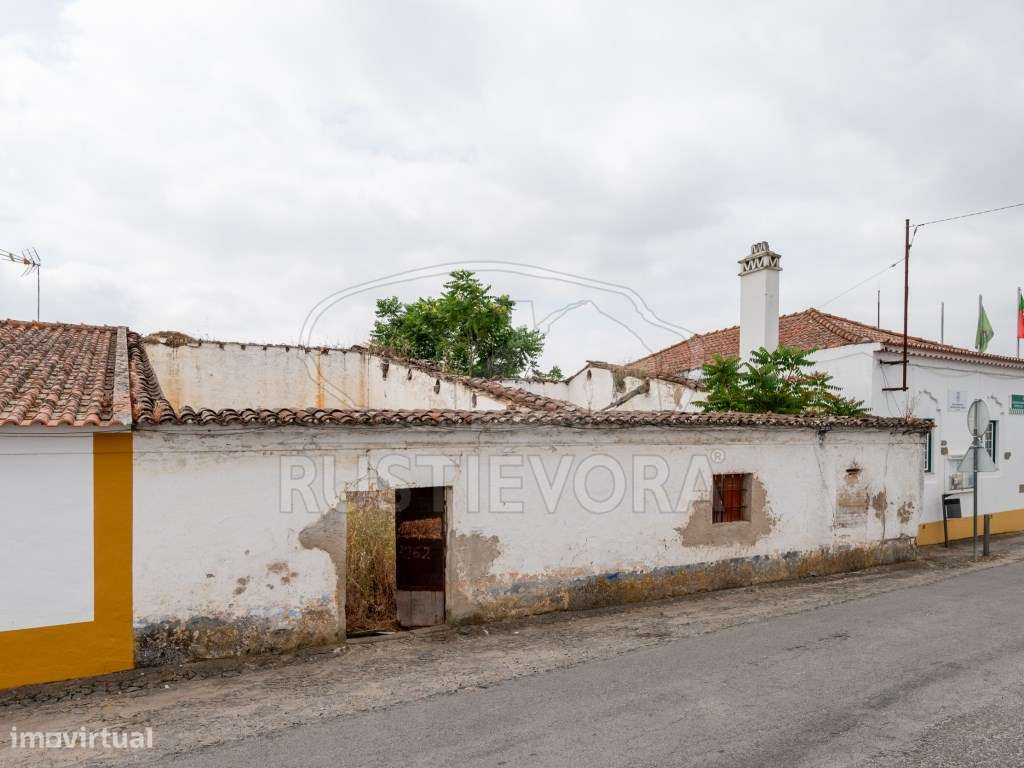 Ruína com Potencial Único no Coração da aldeia da Azaruja - Grande imagem: 5/36
