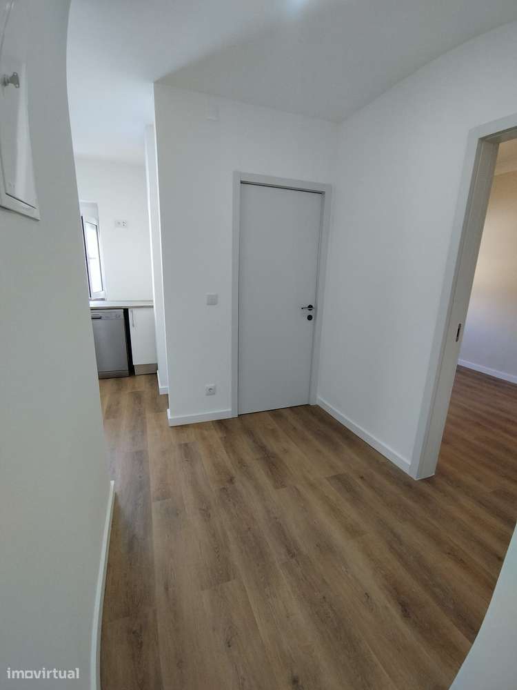 T1 2º andar todo remodelado Bx. da Banheira-3