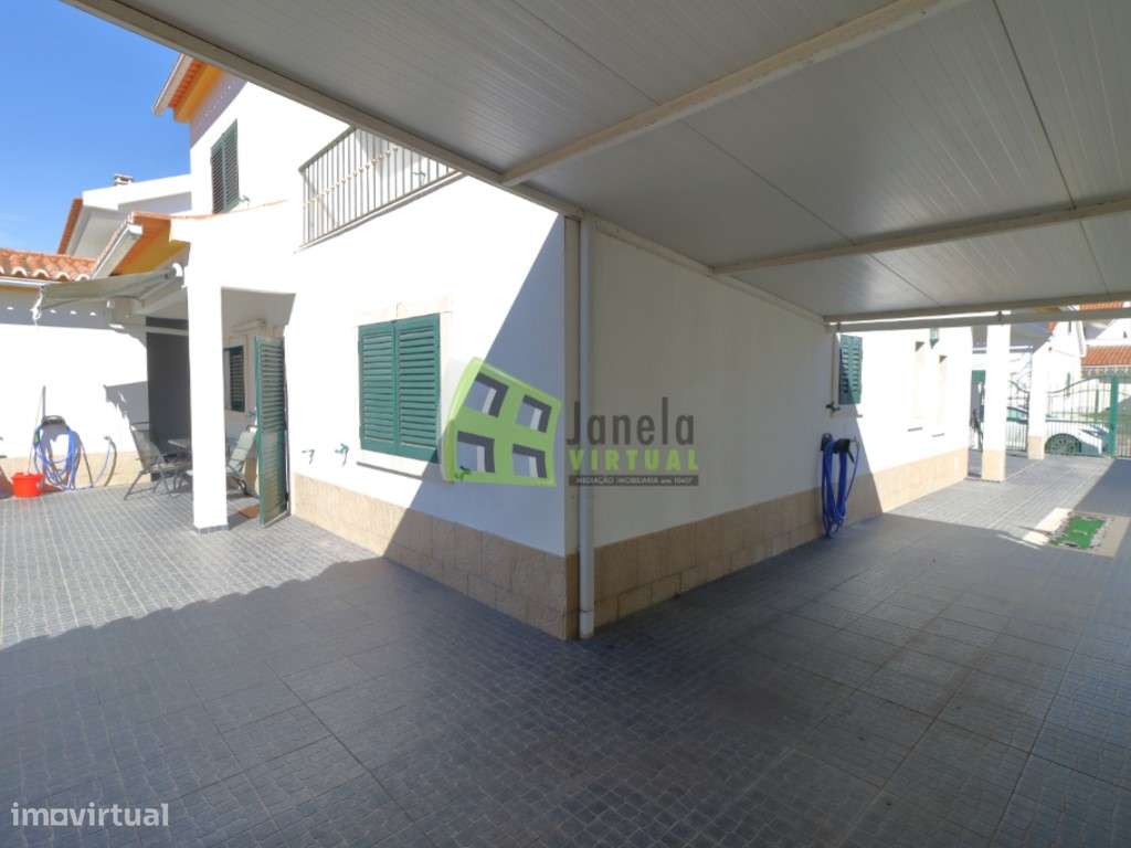 Moradia T4 com Quintal e Garagem - Quinta do Conde-30
