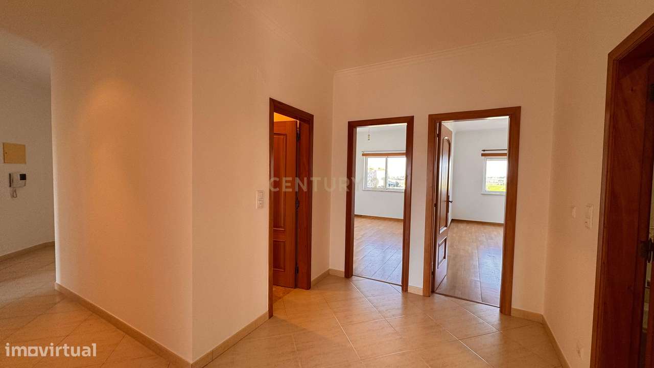 Excelente T4 no Montijo com Garagem e Arrecadação.-26