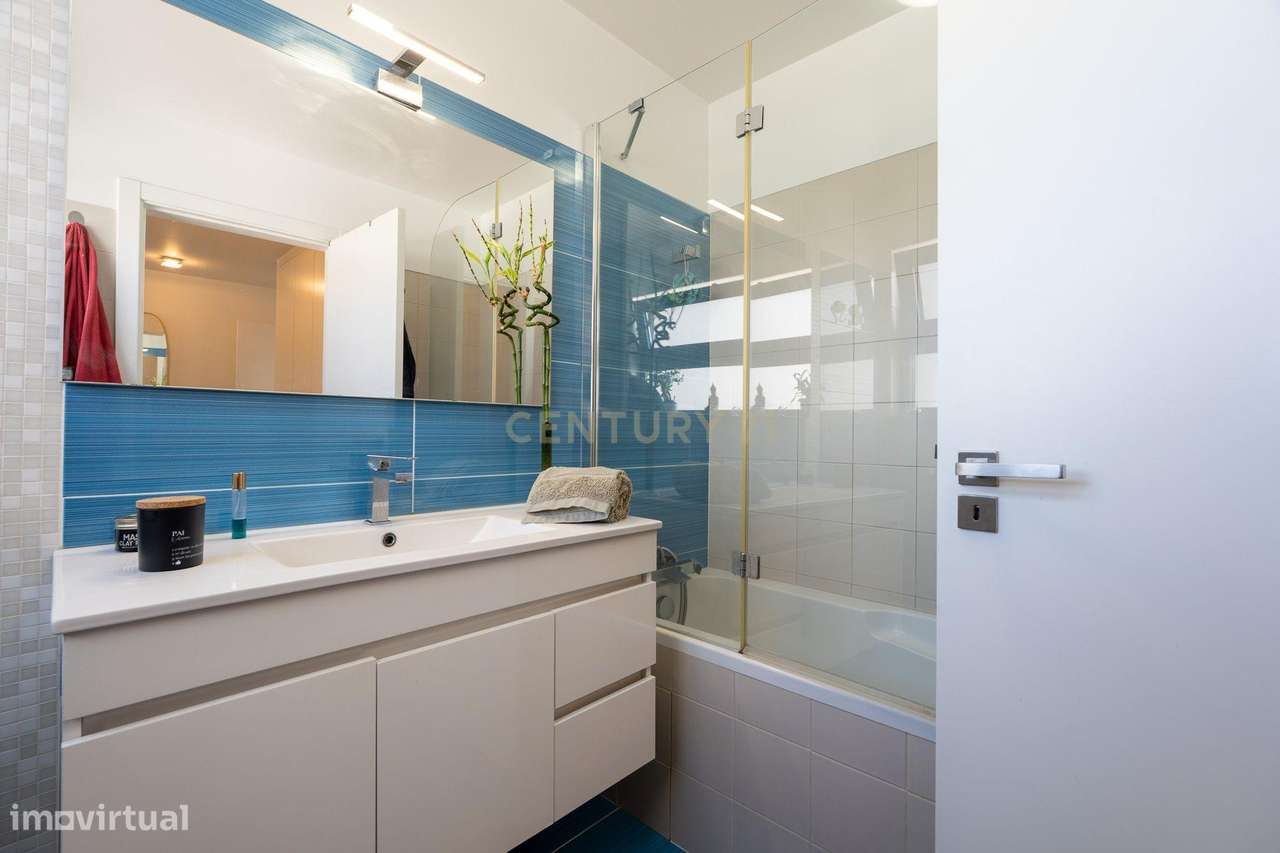 ** Moderna Moradia T4 c/ piscina e rooftop no condomínio privado "Vill-39